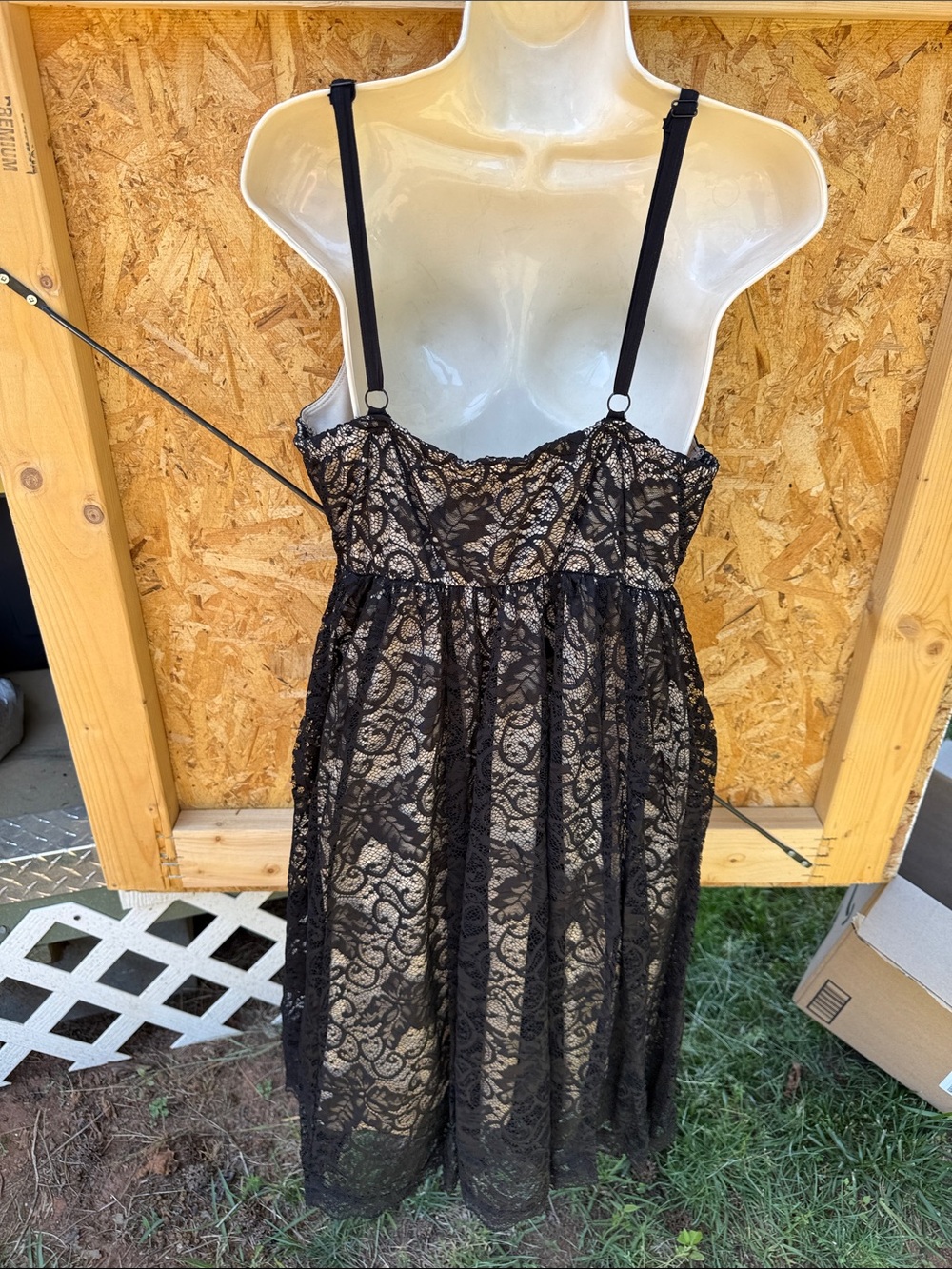 Black Lace Midi Dress with V-Neck and Spaghetti Straps - Picture 3 of 3